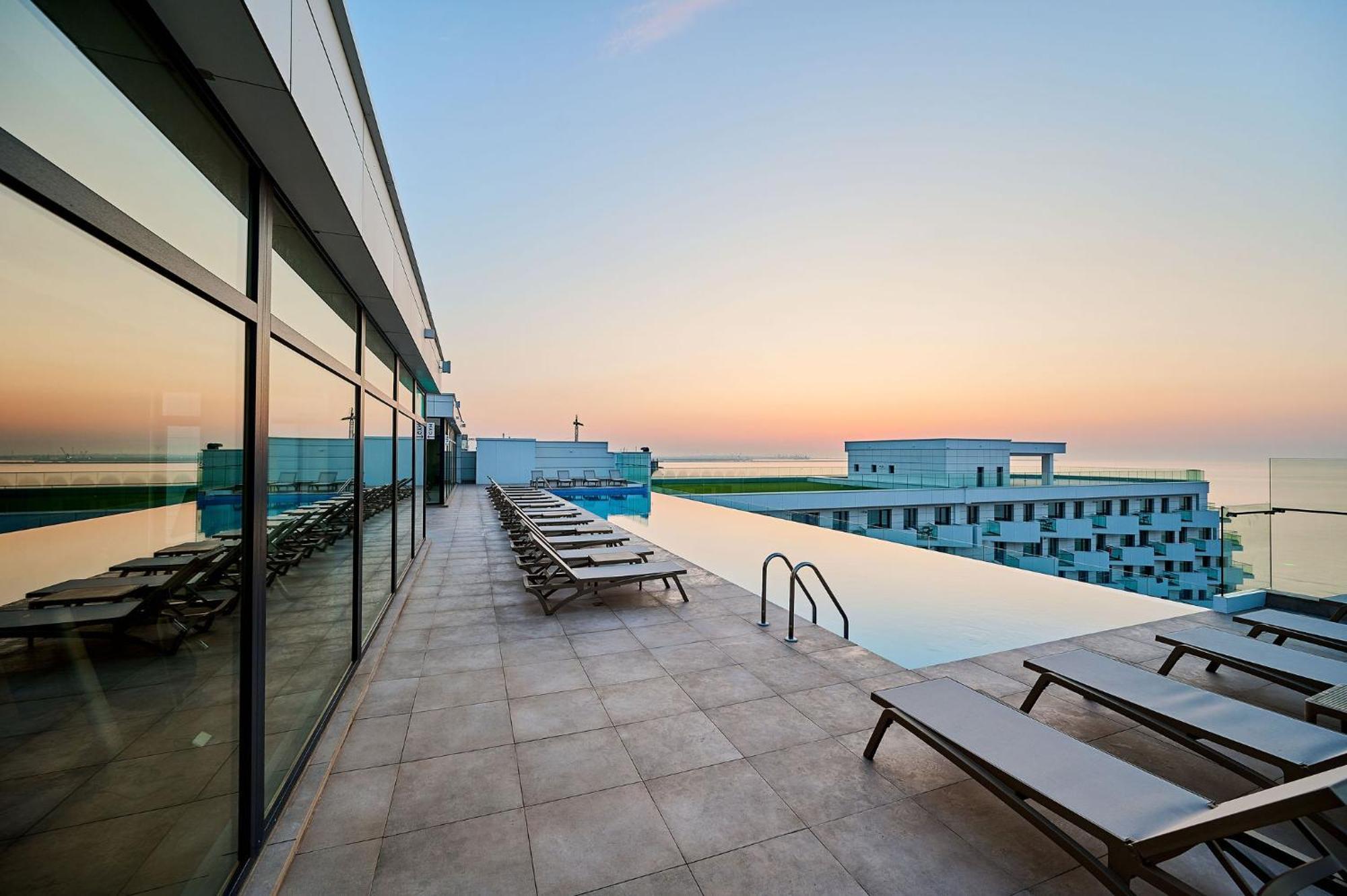 Wave N' Sea Apartment In Infinity Beach Resort - Parking Mamaia Εξωτερικό φωτογραφία
